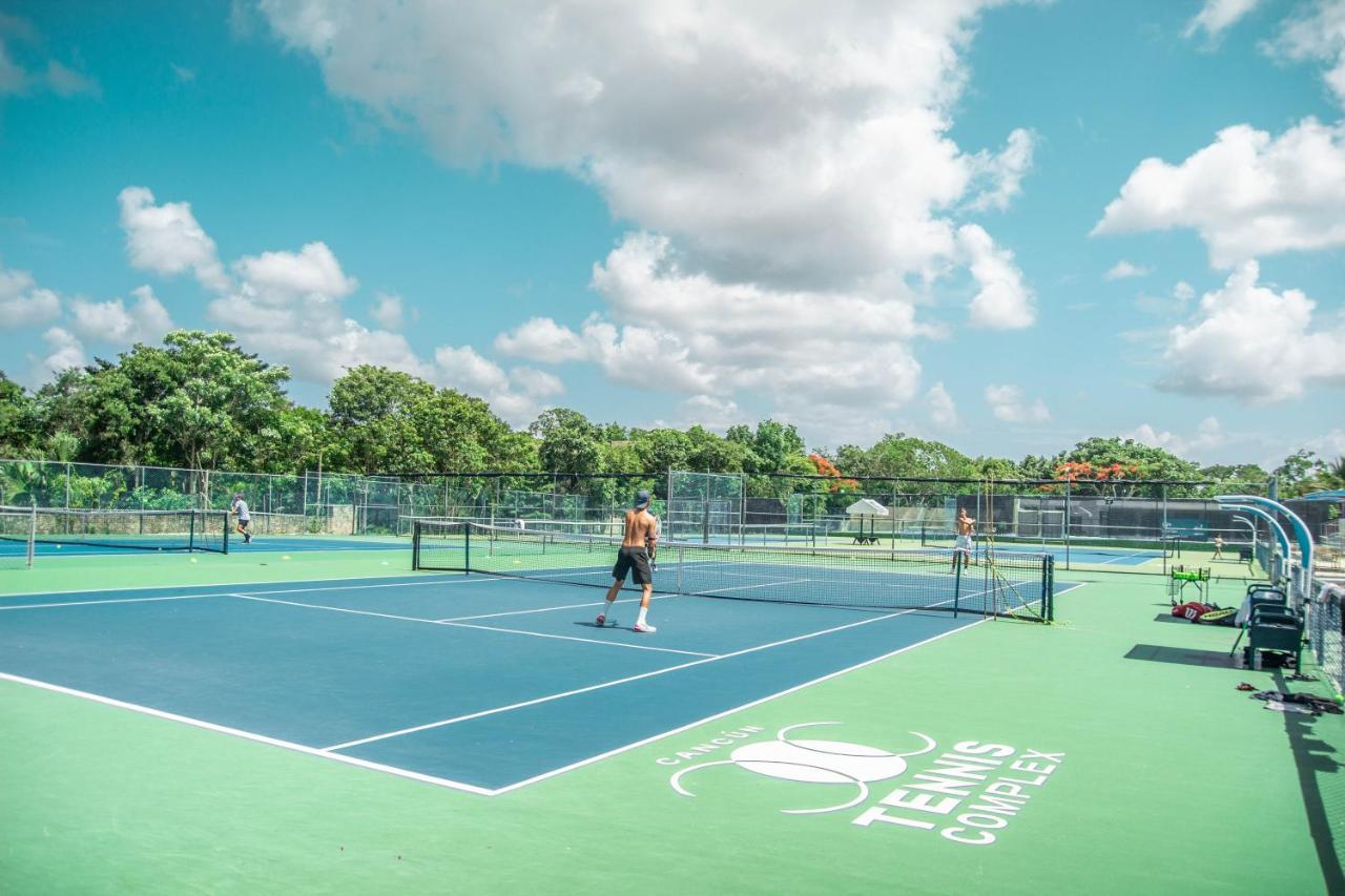 Cancun Tennis Inn Exterior photo